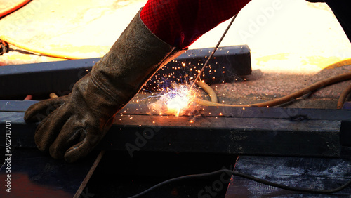 The metal steel welding process varies depending on the thickness and finish of the material, as well as the use of the finished product. While there are a variety of methods for welding metal steel.
