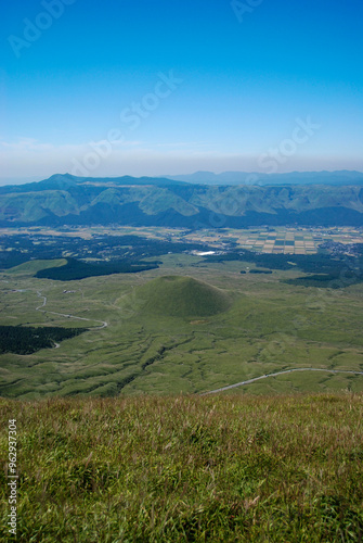 阿蘇の米塚、おすすめ日本の観光スポット阿蘇ジオパーク、可愛らしく美しいフォルムの火山