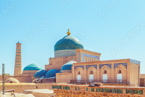 Foto View of the architectural complex of the mausoleum of Pakhlavan Mahmud