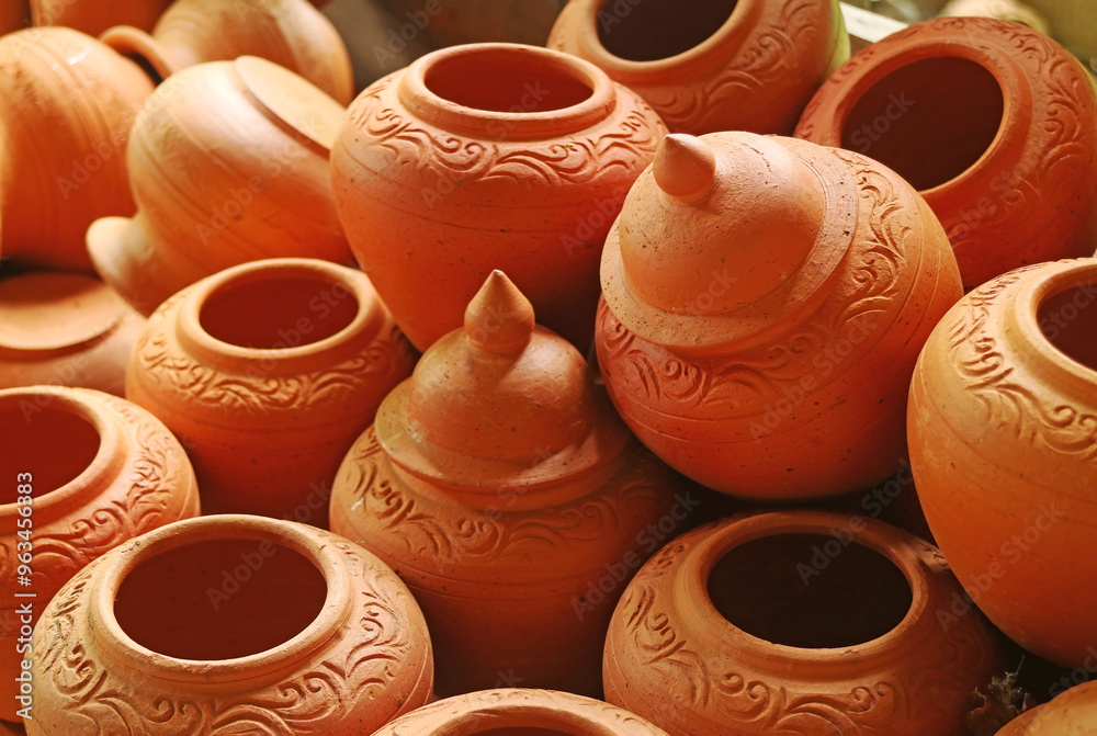 Φωτογραφία Heap of orange brown unglazed terracotta water jar, famous Mon style's Koh Kret