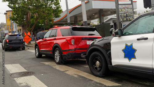 Fotografie Cops police responding to unknown situation