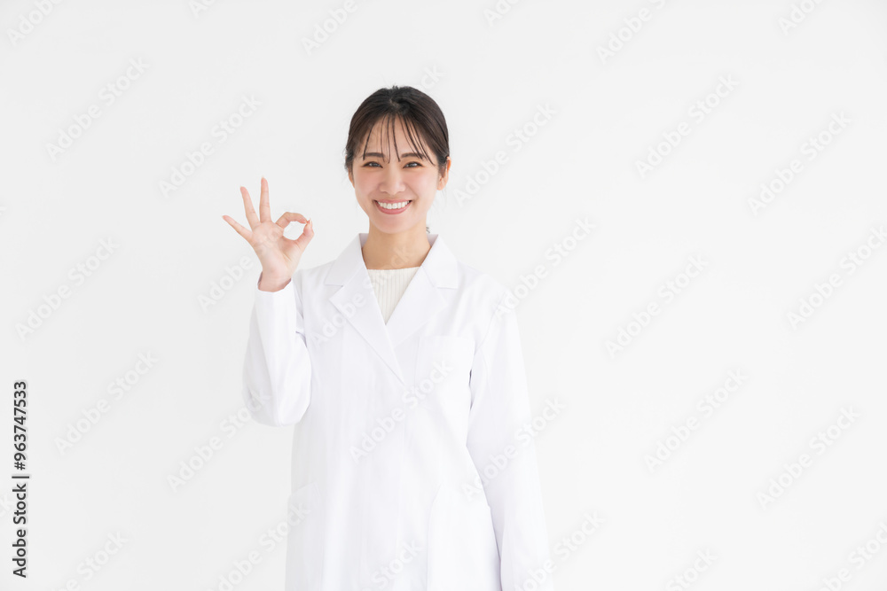 白衣の女性 白衣の女性