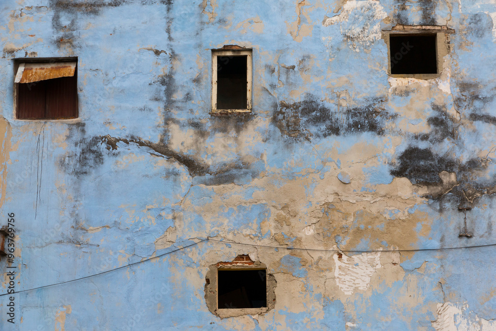 Cuba, Havana, old Havana wall, peeling blue paint. Vacant windows. 2016-03-25 Cuba, Havana, old Havana wall, peeling blue paint. Vacant windows. 2016-03-25