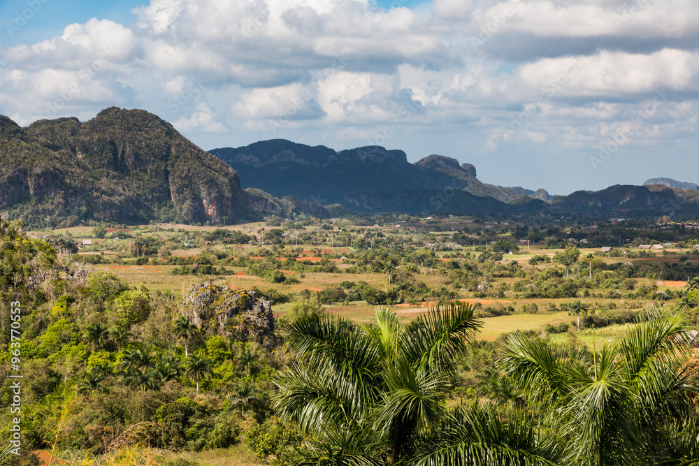 Obraz premium Cuba,Vinales Valley, Vinales Valley National Monument. Landscapes, vistas and tobacco region of Cuba. 2016-03-27