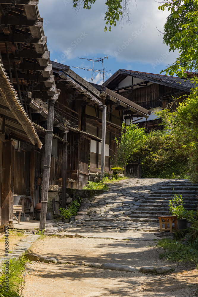 日本 長野県木曽郡南木曽町にある中山道の宿馬町、妻籠宿の町並み 日本 長野県木曽郡南木曽町にある中山道の宿馬町、妻籠宿の町並み
