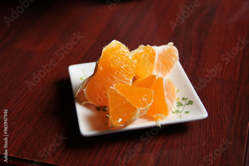 Wallpaper Mural カットして皿に盛った柑橘　甘平 Torontodigital.ca