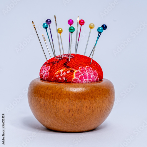 Obraz na płótnie Sewing pins and needle cases on wooden stand isolated on white background w salonie
