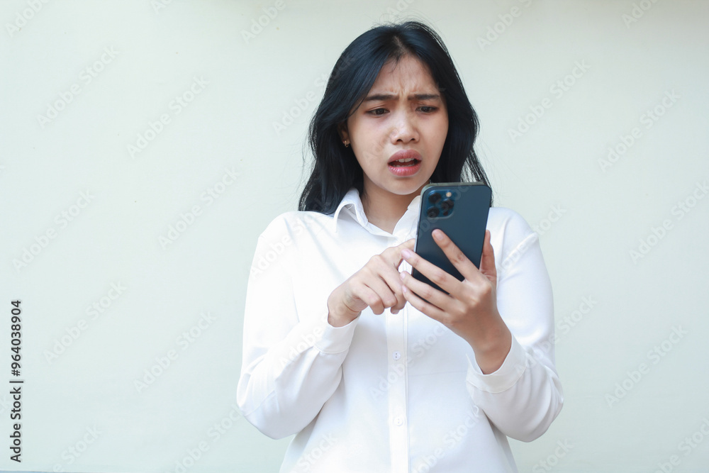 shocked asian business woman manager confused scrolling social mediaon  smartphone screen wearing white suit formal shirt, read bad news, surprised sale promo online shopping standing isolated