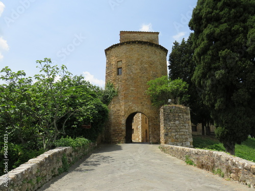 Porta Cappuccini, San Quirico d'Orcia, Toscana, Italia photo