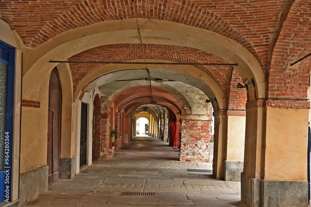 Savigliano, i portici delle vie del centro storico - Cuneo, Piemonte
