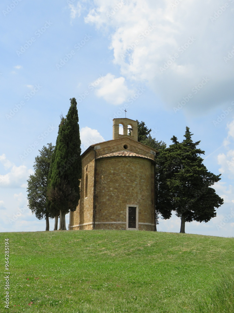Fototapeta premium Cappella della Madonna di Vitaleta, San Quirico d'Orcia, Toscana, Italia