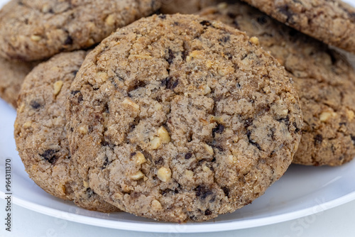 Obraz na płótnie Walnut and oatmeal cookies in a plate w salonie