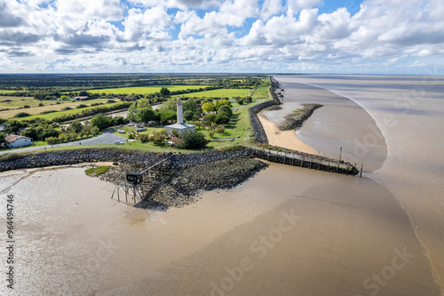 The Richard Lighthouse is located in Gironde, on the banks of the Gironde estuary.

