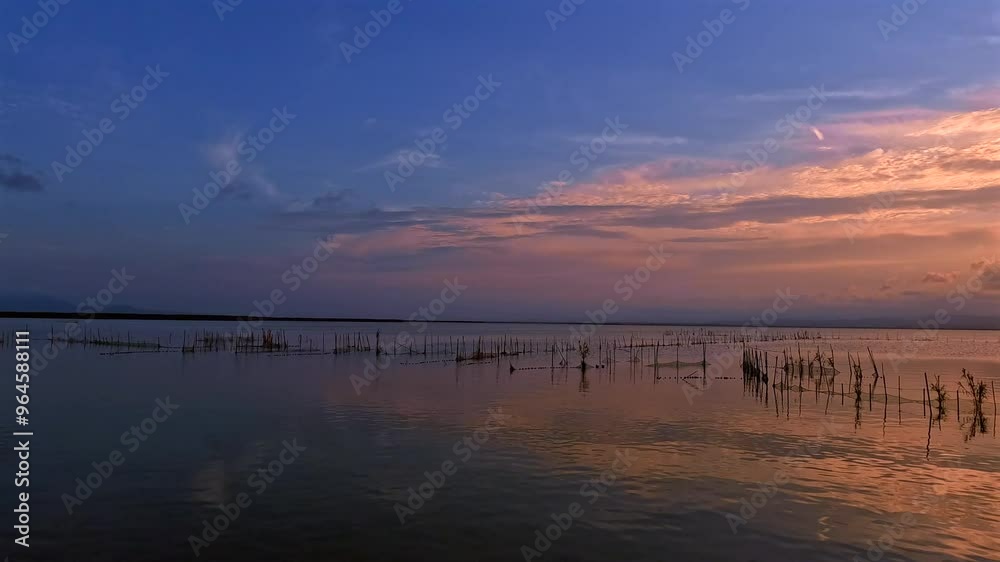 Hermoso atardecer infinito en albufera Hermoso atardecer infinito en albufera