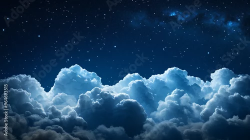 Obraz Nocne niebo z głębokim odcieniem niebieskiego tła kontrastuje z miękkimi, objętościowymi chmurami. Gwiazdy błyszczą w tle, dodając uroku i tajemniczości do spokojnego, nocnego krajobrazu.