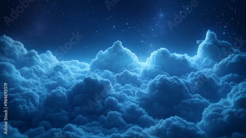 Obraz Nocne niebo z głębokim odcieniem niebieskiego tła kontrastuje z miękkimi, objętościowymi chmurami. Gwiazdy błyszczą w tle, dodając uroku i tajemniczości do spokojnego, nocnego krajobrazu.