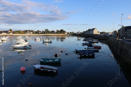 Le port d'échouage, port de pêche et port de plaisance, village de Barfleur, département de la Manche, France