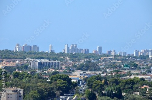 Vista de los rascacielos de Benidorm desde Altea, Costa Blanca, provincia de Alicante, Comunidad Valenciana, España.