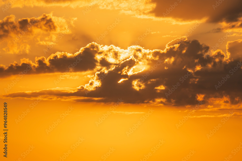 Fototapeta premium Natural yellow cloudy sunset background