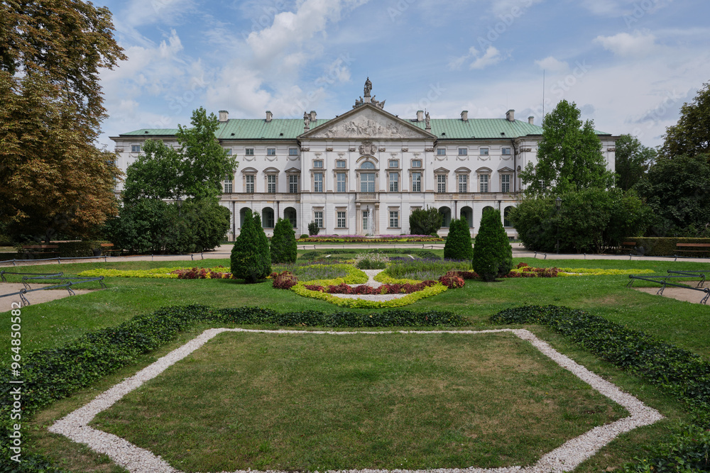Obraz premium The Palace of the Commonwealth (Krasinski Palace) and the adjacent Krasinski Garden form a typical Baroque palace and garden ensemble (fr. entre cour et jardin)