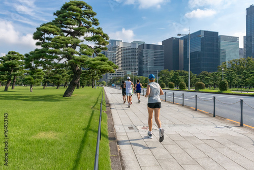 東京都千代田区皇居の外周を走る皇居ランニング photo