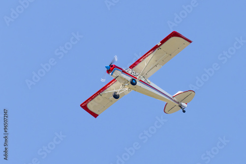 Fotografie Overhead tail wheel airplane