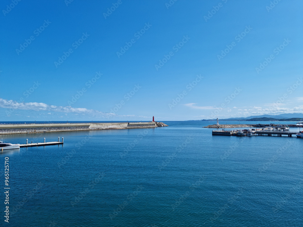 This is the scenery of Daepo Port on the East Sea of Korea.
This is the scenery of Daepo Port on the East Sea of Korea.
