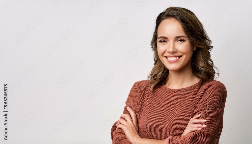 腕を組んで自信のある女性 Confident woman with arms crossed 腕を組んで自信のある女性 Confident woman with arms crossed