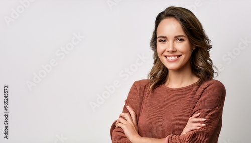 腕を組んで自信のある女性 photo