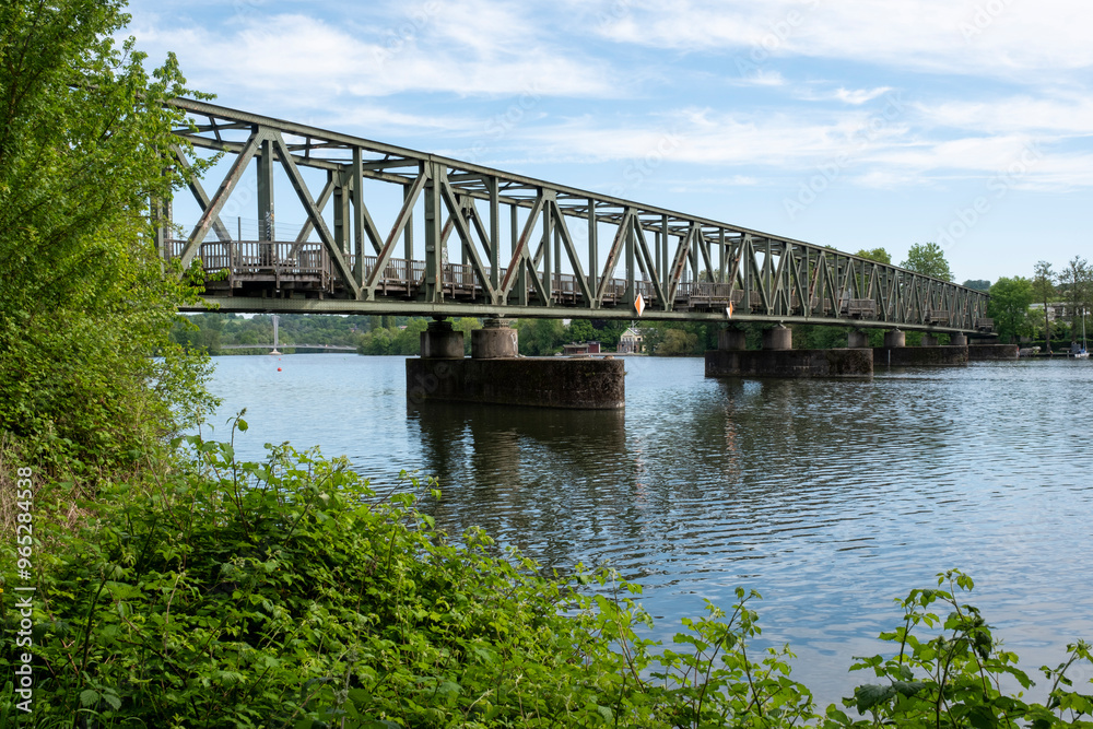 Ehemalige Eisenbahnbrücke über der Ruhr, Heisingen, Kupferdreh, Essen, Ruhrgebiet, Nordrhein-Westfalen, Deutschland, Europa Ehemalige Eisenbahnbrücke über der Ruhr, Heisingen, Kupferdreh, Essen, Ruhrgebiet, Nordrhein-Westfalen, Deutschland, Europa