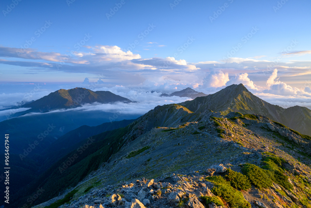 Fototapeta premium 【南アルプス】間ノ岳山頂からの北岳の眺望