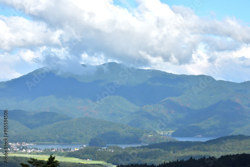 黒姫高原から見る野尻湖