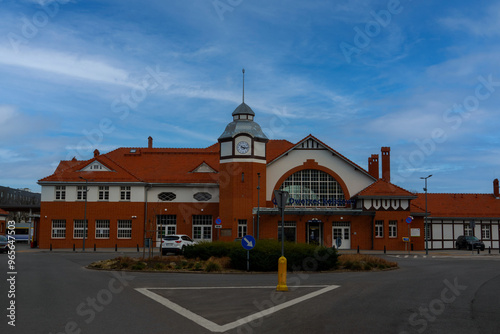 Tableau sur toile KOLOBRZEG, POLAND  04 01 2024:  Railway station building in Kolobrzeg, Poland
