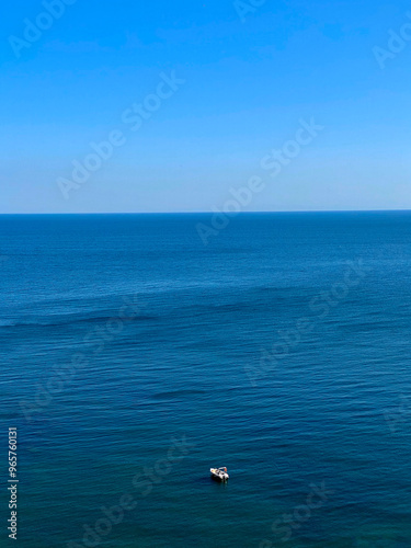 Obraz na płótnie Aerial view of a boat in the sea on a sunny day w salonie