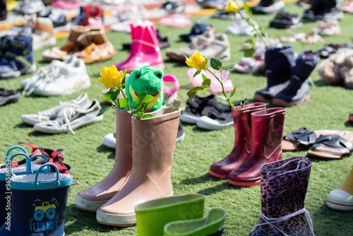 Tableau sur toile Nearly 16 thousand pairs of shoes are placed during commemoration event at Schou