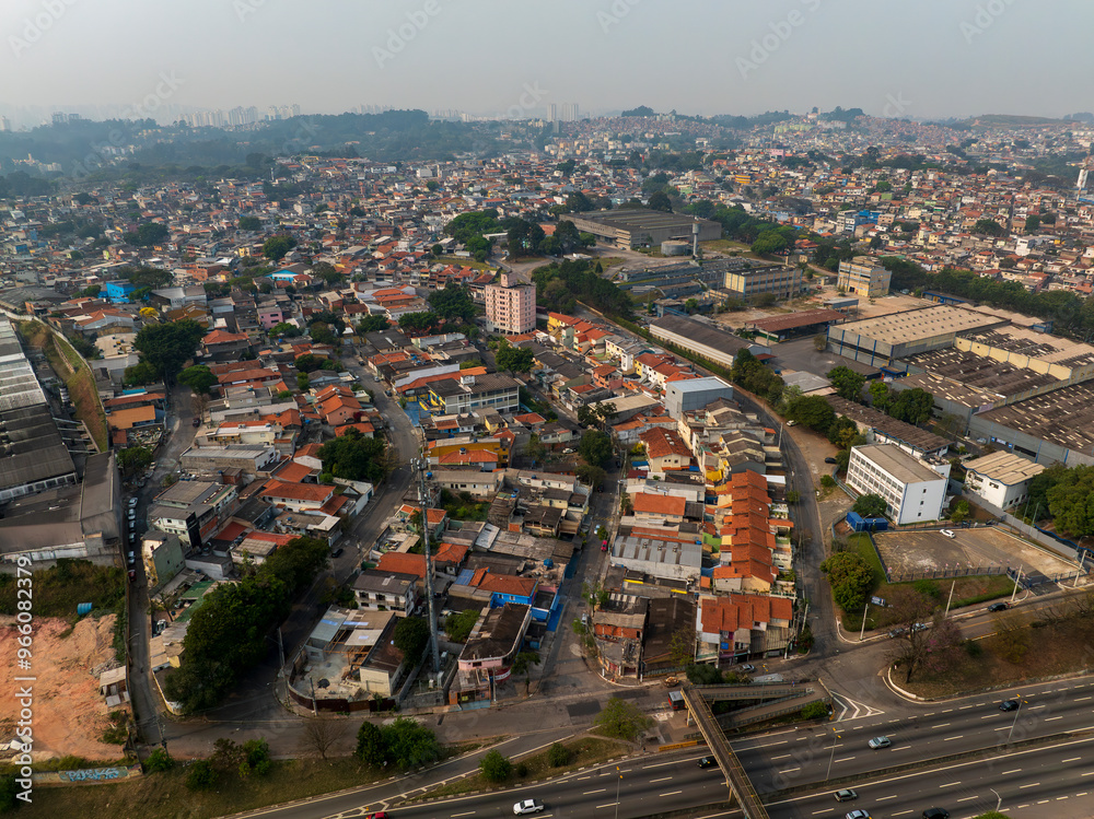 Fototapeta premium imagens aéreas impressionantes da cidade de Osasco, destacando seus principais pontos e oferecendo uma perspectiva única e ampla para valorizar projetos e promover a beleza urbana.