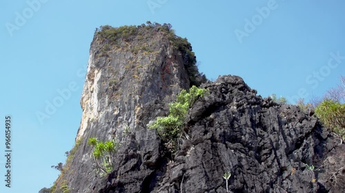 Voyage sous l'île de Koh Tapu en Thaïlande