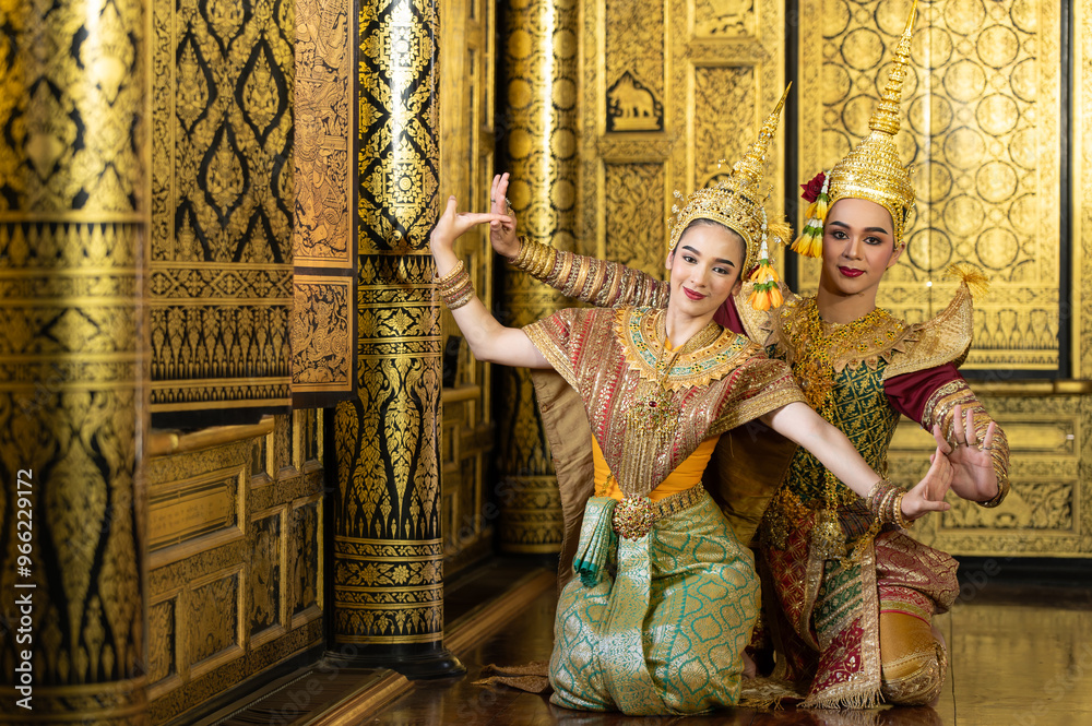 Obraz premium Pantomime (Khon) is traditional Thai classic masked play enacting scenes from the Ramayana with a backdrop of Thai paintings in a public place at Wat Phra Khao, Ayutthaya province, Thailand