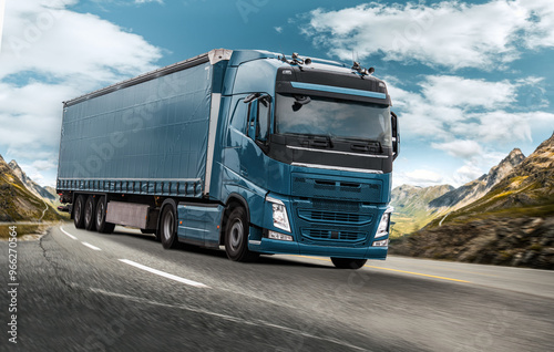 LKW auf einer Straße on Tour