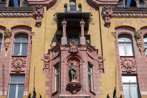 Obraz na płótnie Piotrkowska street, famous cult place with decorative historic house under Gutenberg, Lodz, Poland w salonie