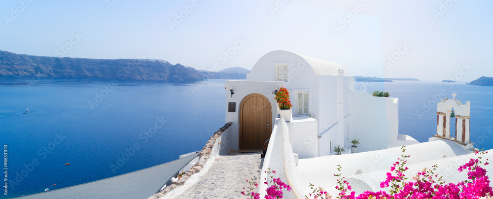Obraz premium beautiful details of Santorini island - typical house with white walls and blue waters of Aegan sea, Greece, wide panorama