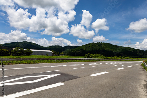 青空と道路