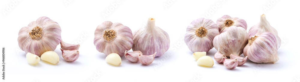 Obraz premium Garlic with cloves collection isolated on white background.