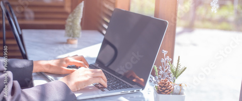 Obraz na płótnie Woman working on laptop computer in office.For web banner. w salonie