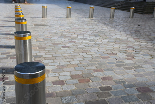 Quadro su tela Borne urbaine en alignement dans la rue