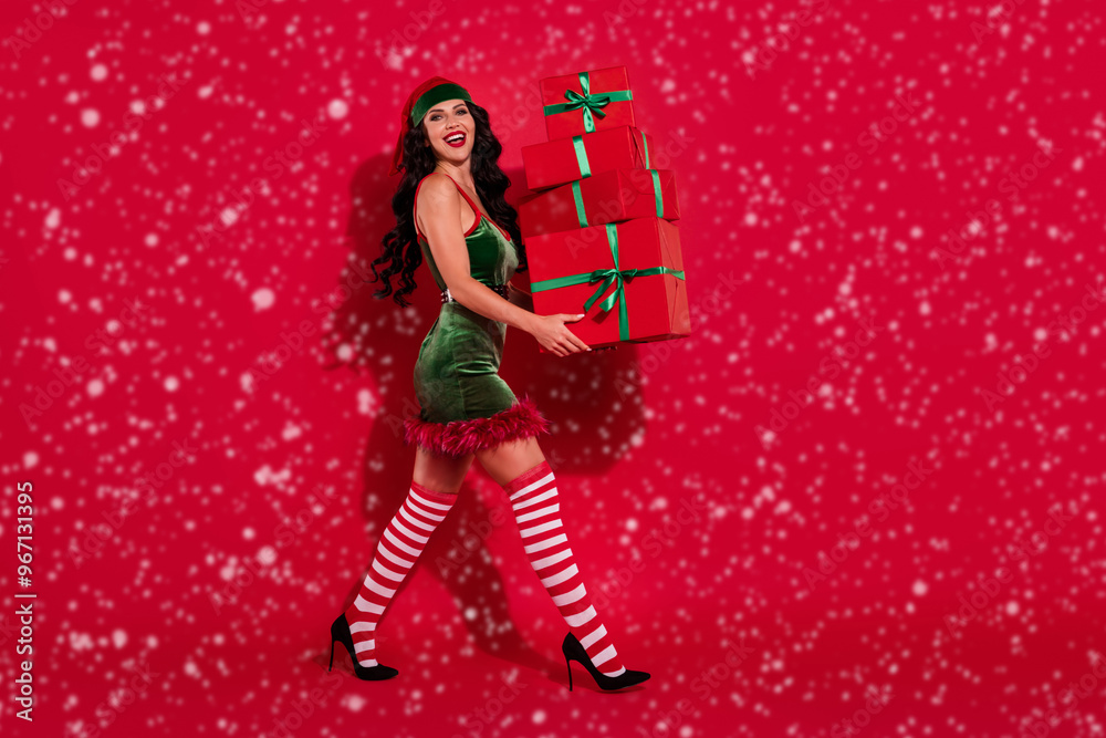 Φωτογραφία Photo of gorgeous perfect lady walk carry pile box wear hat elf costume high hee