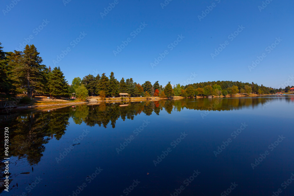 It is an artificially created dam lake, 13 kilometers south of Bolu city center. It is an artificially created dam lake, 13 kilometers south of Bolu city center.