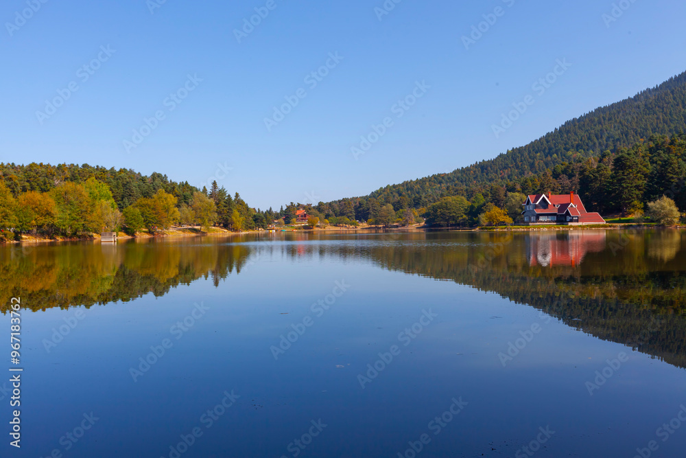 It is an artificially created dam lake, 13 kilometers south of Bolu city center. It is an artificially created dam lake, 13 kilometers south of Bolu city center.