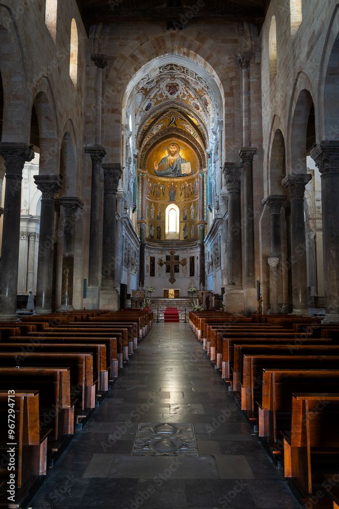Intérieur du Duomo de Cefalu en Sicile Intérieur du Duomo de Cefalu en Sicile