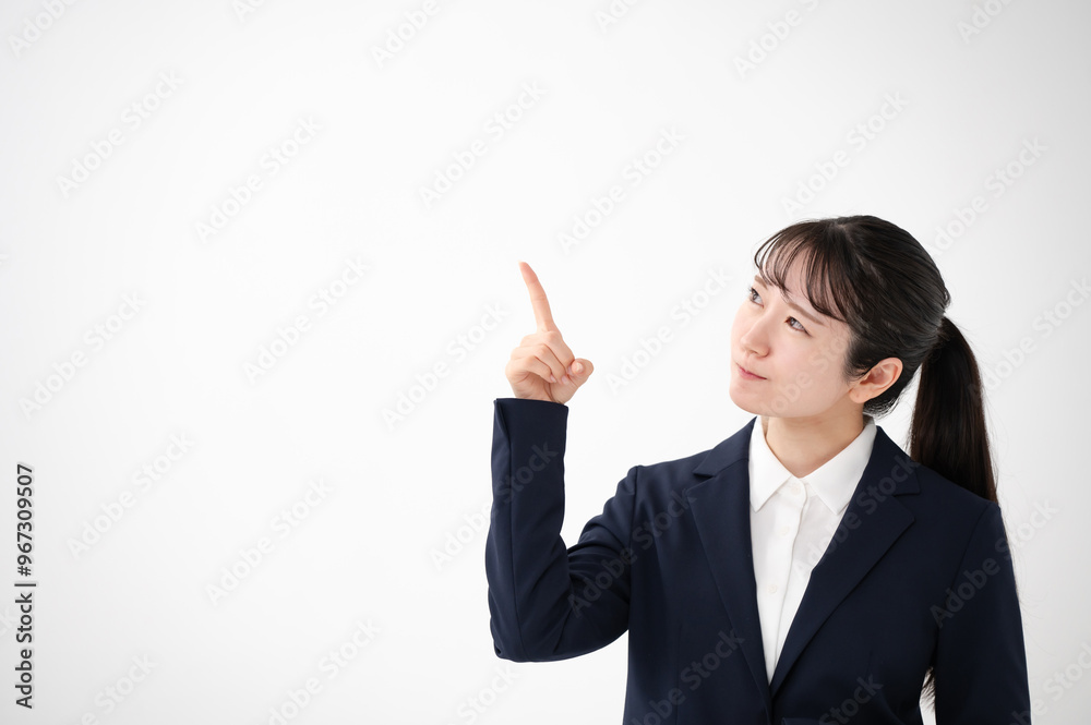 スーツを着た女性 指差し オススメ スーツを着た女性 指差し オススメ